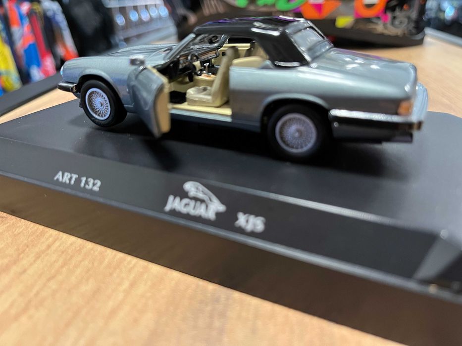Колекционерски модел метална количка Auto Art Jaguar XJS V12 1:43