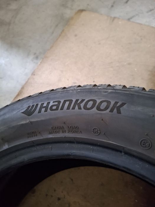 2 Anvelope de iarnă 235 55 r18  Hankook