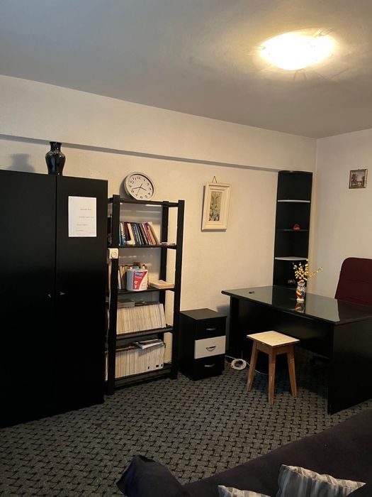 Vand garsoniera/spatiu birou -zona centrală