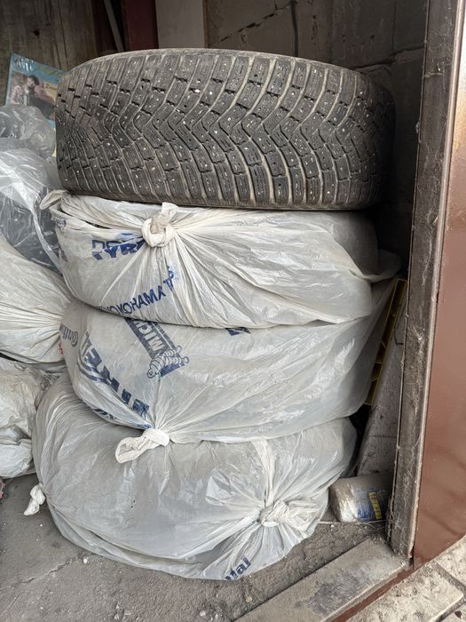 Продаю шины б/у Континенталь Айс Контакт 3, без латок и жгутов,