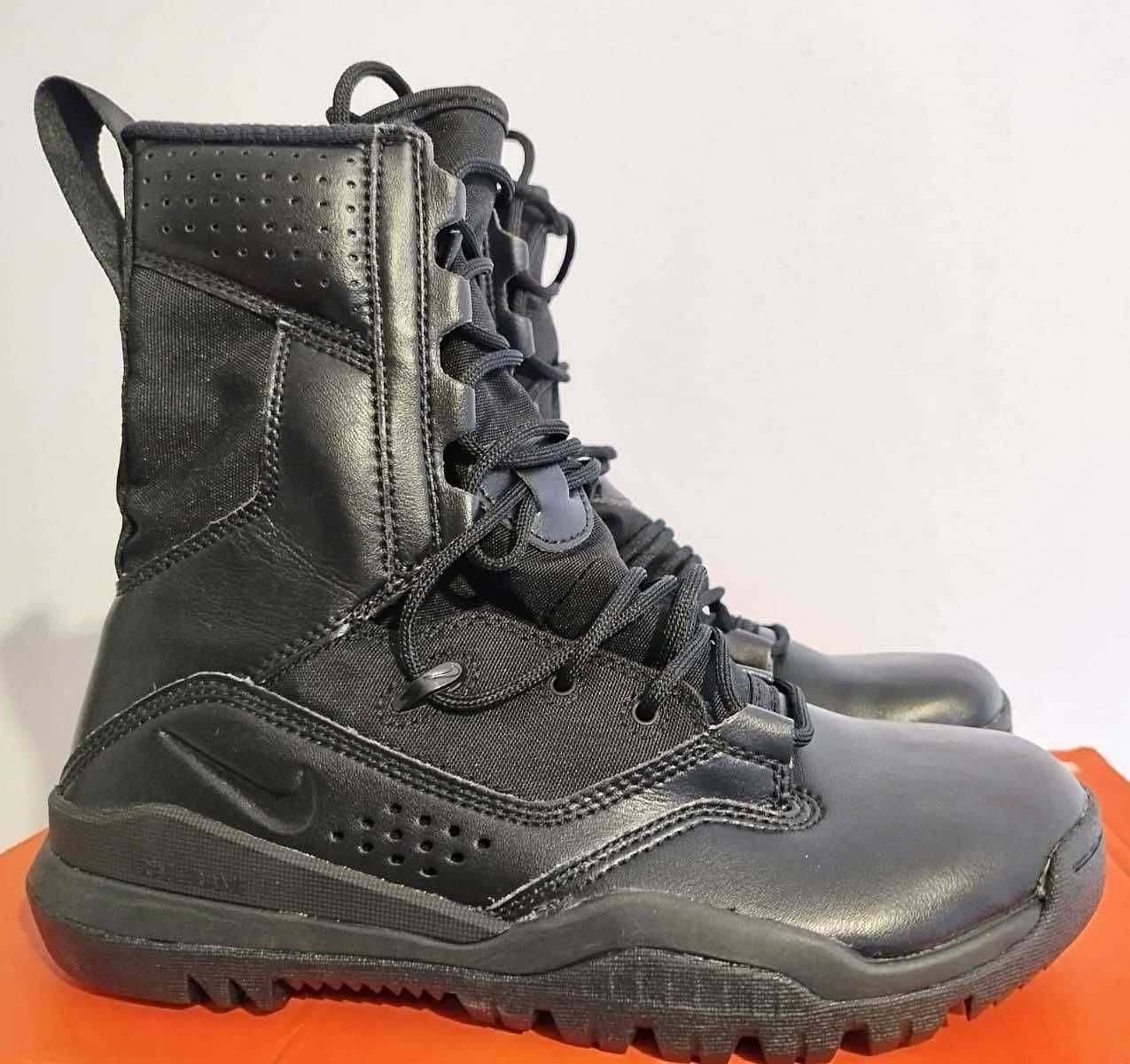 Nike Special Field Boot 2 8 Inch
Black marimea 39 bocanci