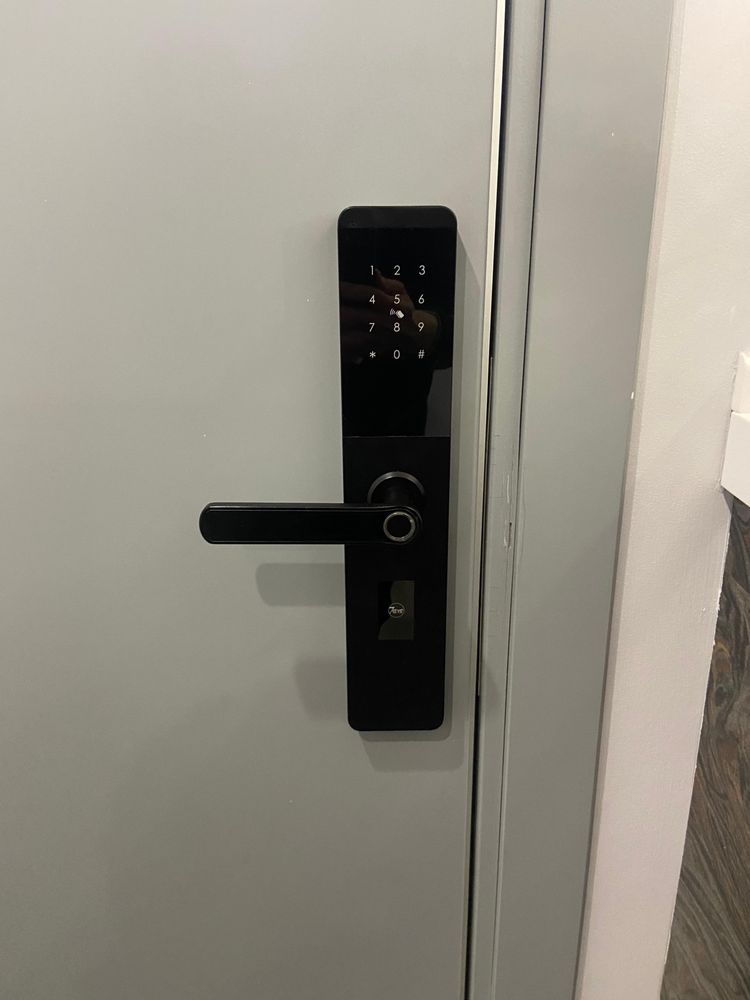 Smart lock 902 (TT lock)