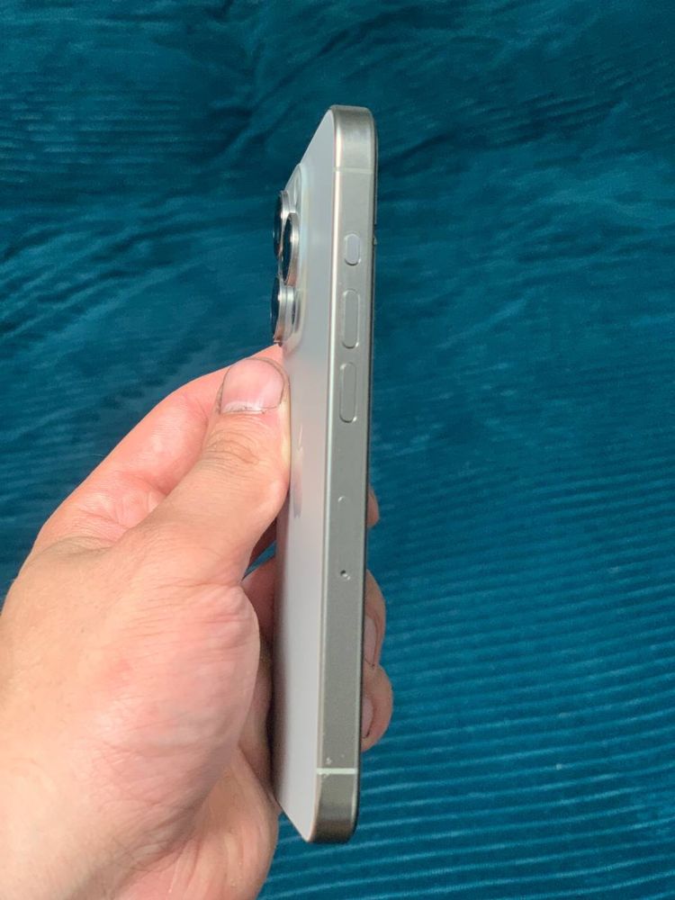 iPhone 15 pro 256 gb natural titanium