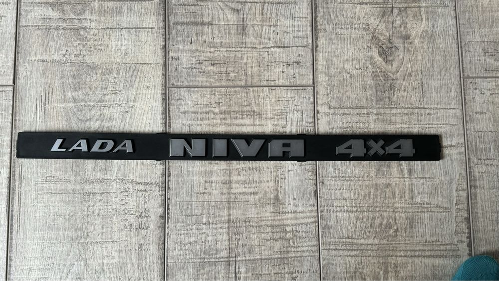 Емблема Lada Niva 4x4