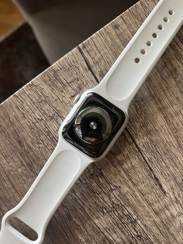 Продавам Apple watch series 5