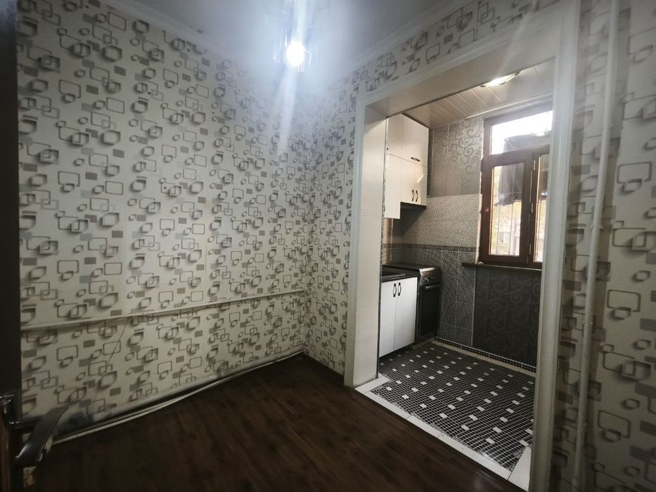 Срочно! 2- комн кВ. 2-й этаж. 52-м². Не Торец. Куйлюк Массив-3.