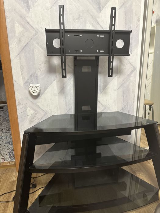 Продается тумба с кронштейном