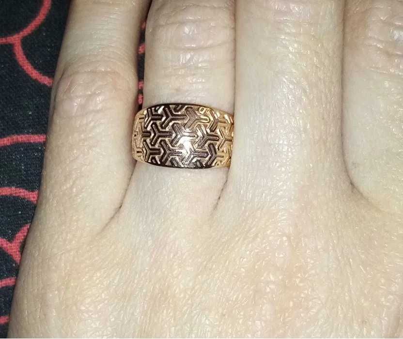 Золотое кольцо, 585 проба. 16.5 размер.