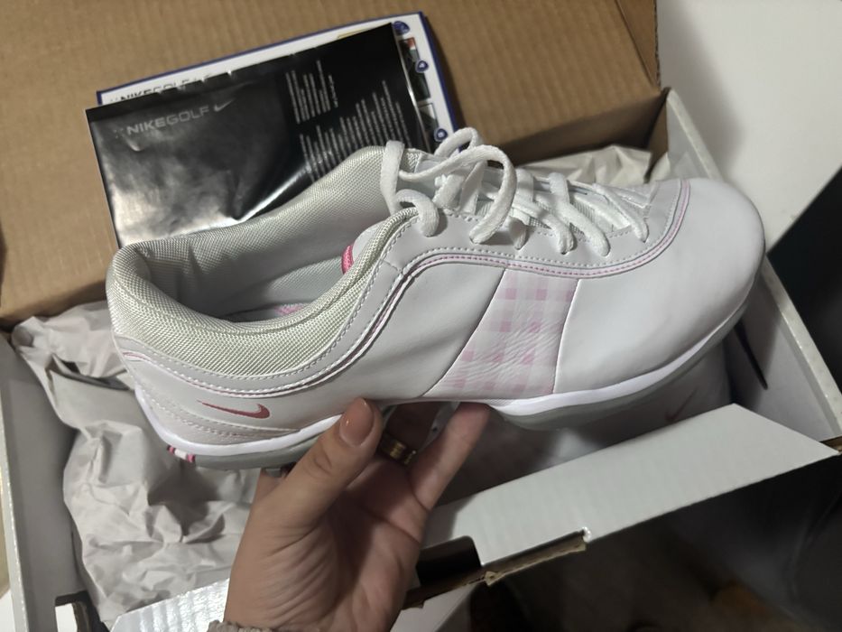 Adidasi Nike Golf