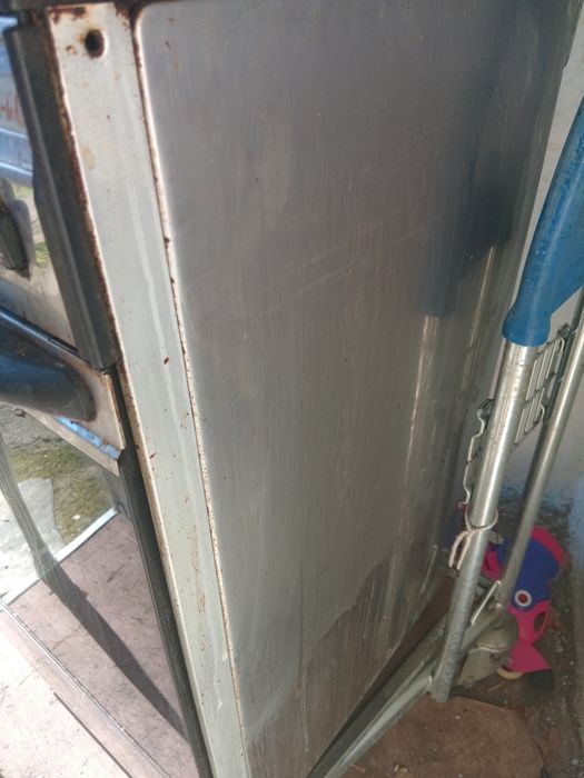 Aragaz din inox cu 4 ochiuri și cuptor