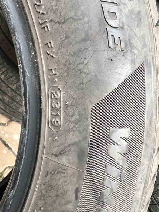 Vand 2 anvelopa de iarna 225-60-17