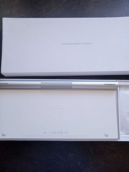 Vând set Apple,tastatură A1314+mouse Magic 2