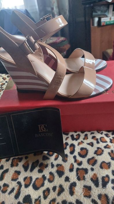 Босоножки Basconi, 39 размер, новые