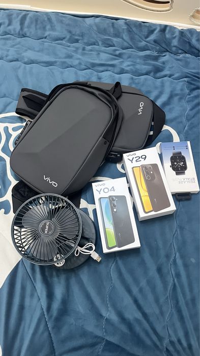 Продам за 300к два телефона дав сумки и часы