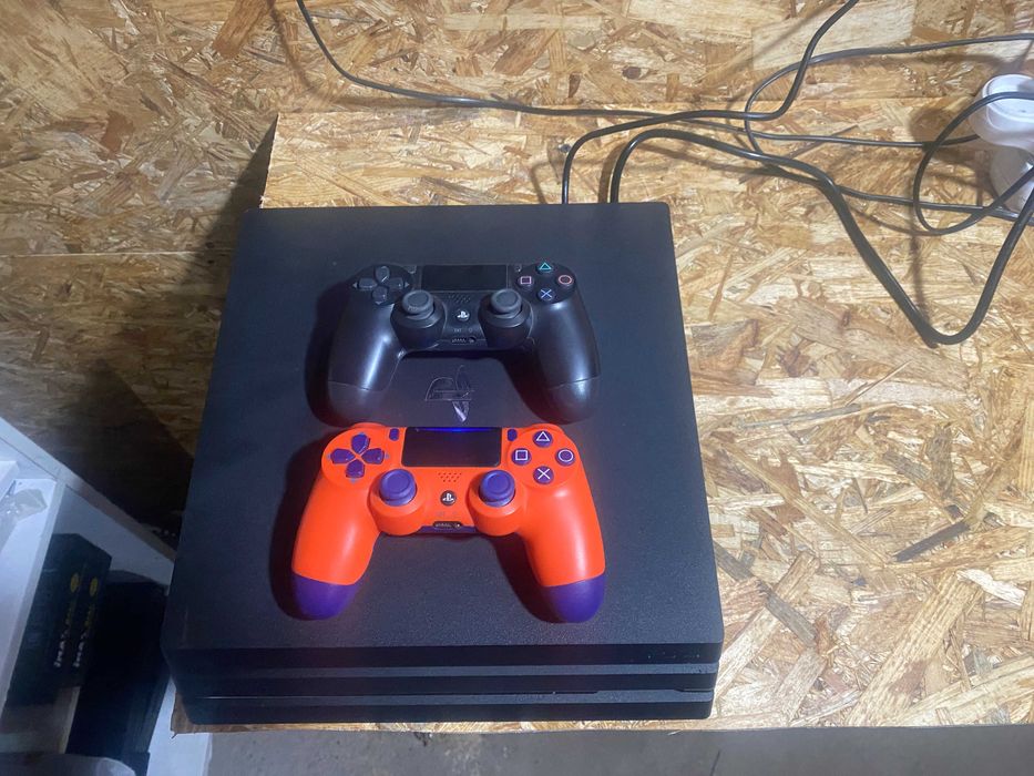 Ps4 pro 1tb/2 джойстика/13.02 с играми