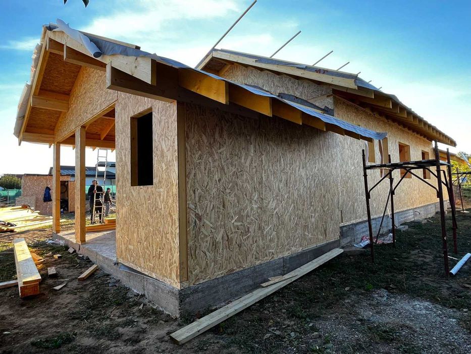 Cabana stil A-Frame, case, terase si foisoare din structura de lemn