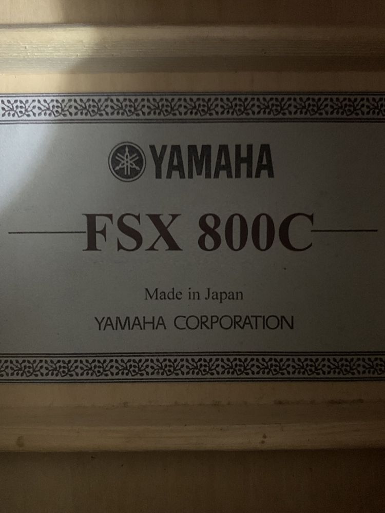 Yamaha FSX 800C электро-акустическая гитара в идеальном состоянии.