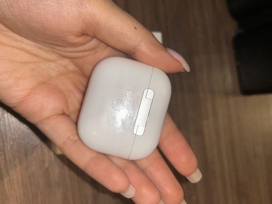 Продам кейс от airpods3