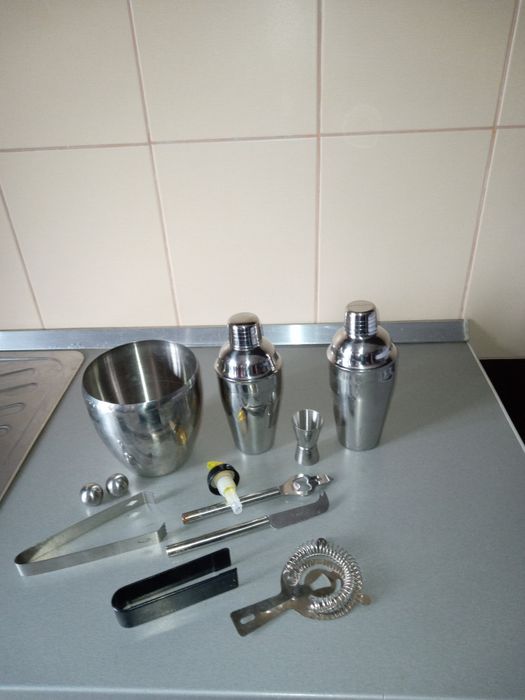 Kit pentru barman (frapiera, shakere cocktail etc.)