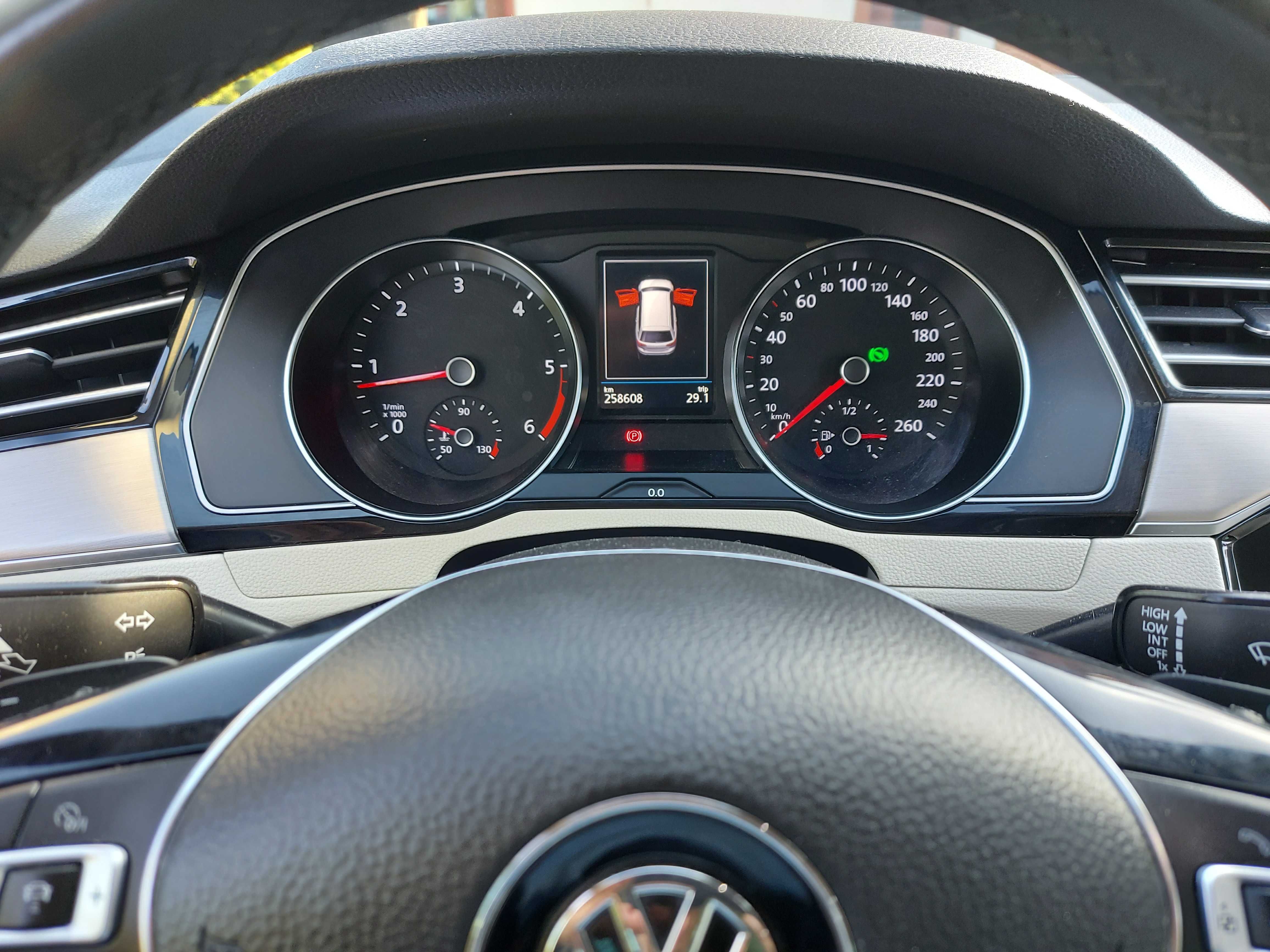Volkswagen
Passat Highline IQ LED MATRIX/ 2.0TDI/ DSG/SCR/NAVI/360*