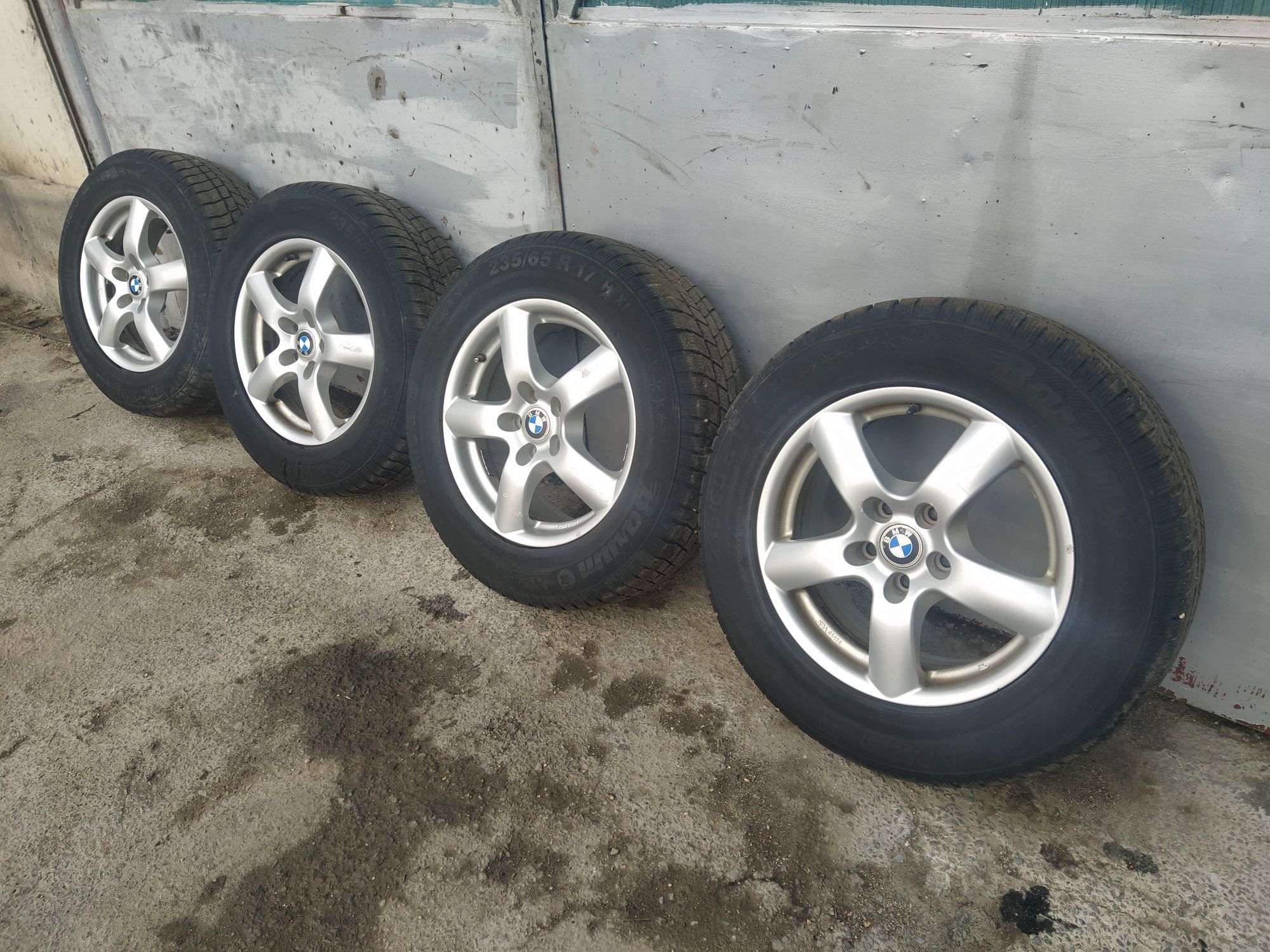 Гуми 235/65R17 с алуминиеви джанти БМВ Х5