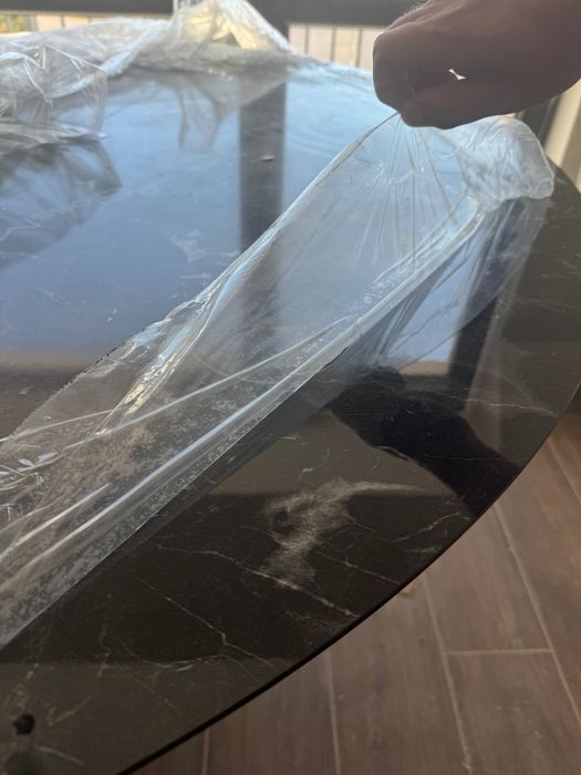 ЧИСТО НОВА черна, кръгла маса материал MDF с меламиново покритие,140см