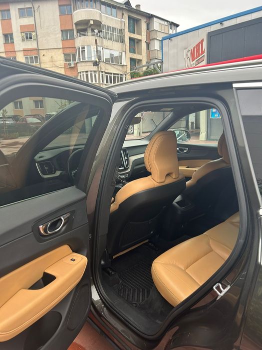Vând Volvo XC 60