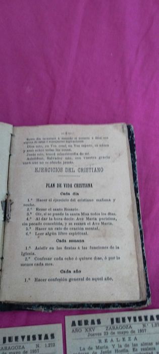 Vând două bibli in limba spaniola foarte vechi in stare buna