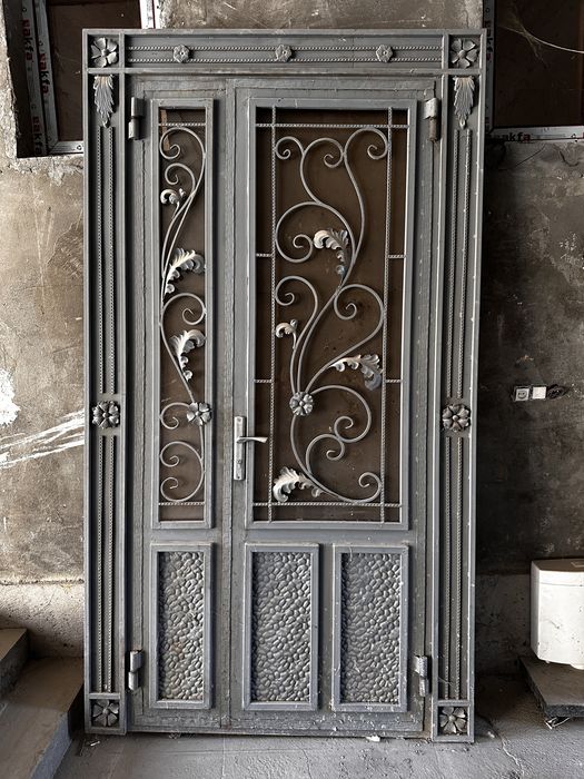 Eshik sotiladi temir eshik sergelida