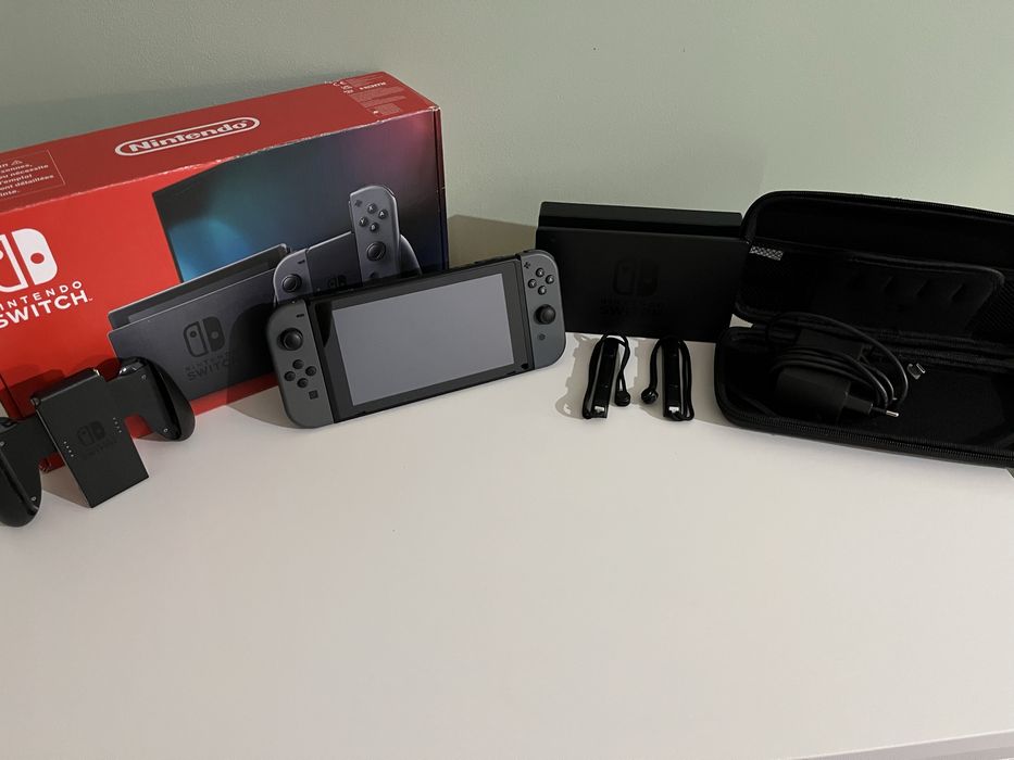 Nintendo Switch cu cutie si toate accesoriile