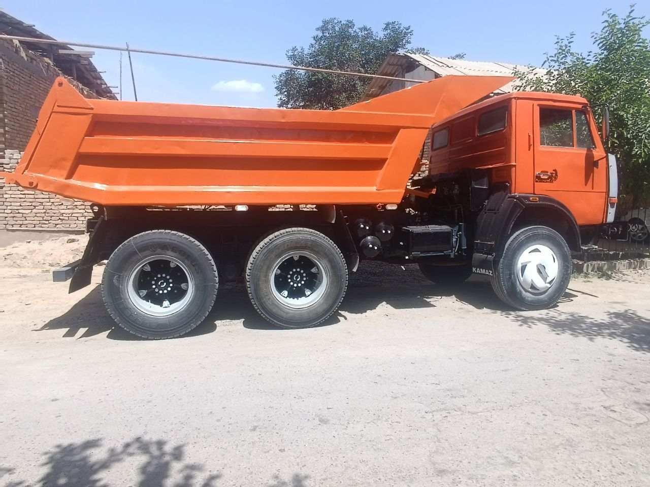 Kamaz samosval sotiladi