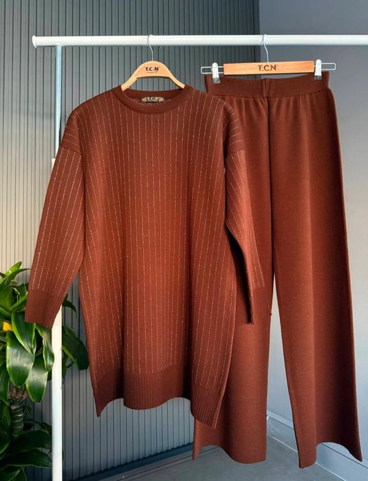 Дамски плетени комплекти.