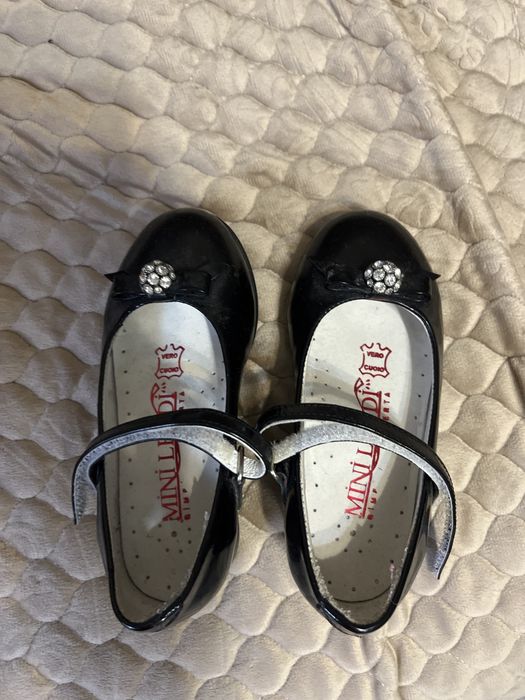 Продам новые детские туфли