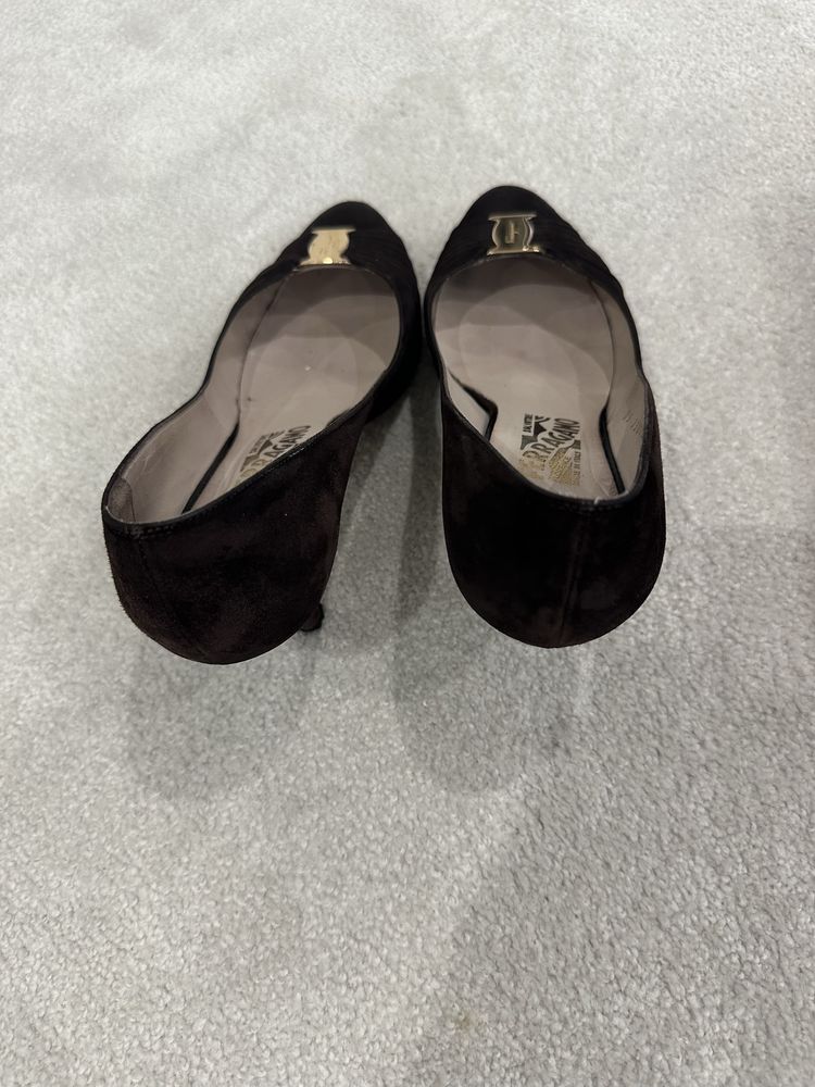 Дамски обувки от естествена кожа на Salvatore Ferragamo