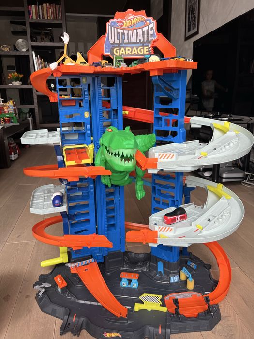 Hot Wheels Ultimate Garage оригинал трасса гараж с динозавром