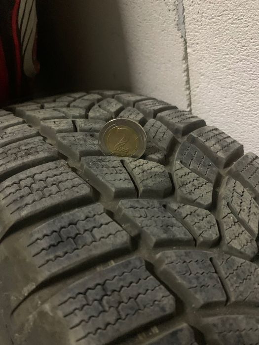 Продавам 4 бр. зимни гуми с железни джанти 195/65 R15