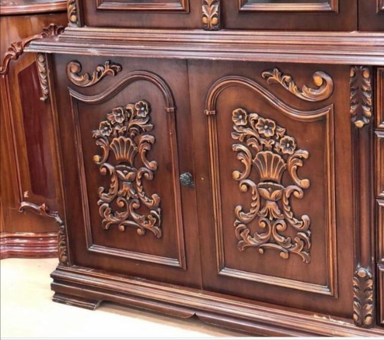 Vitrina stil baroc sculptata