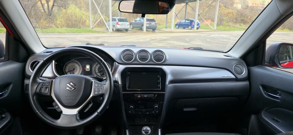 Suzuki Vitara Hybrid (Benz+Ele) 4x4  Unic proprietar