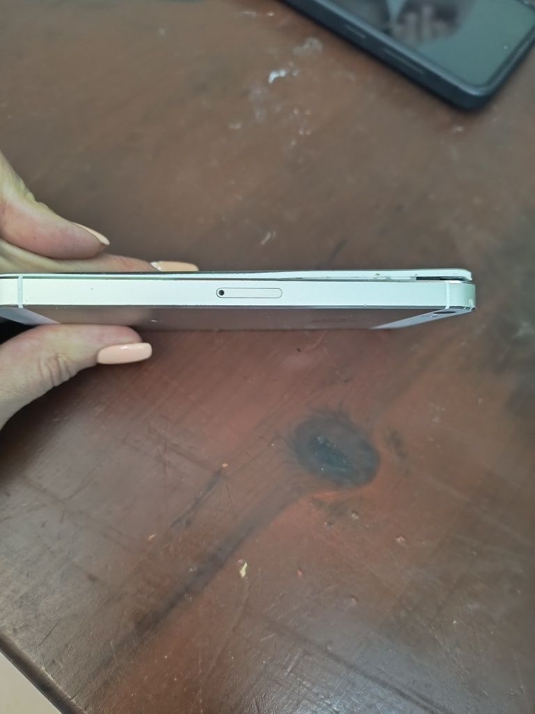 Телефон iPhone 5s