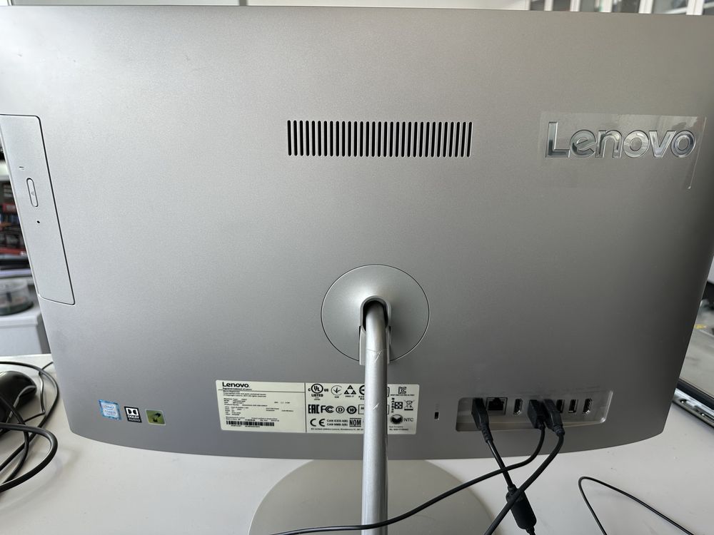 Lenovo All In One AIO 520-24IKU i5-8250U/8GB/250SSD,WIN 11 pro