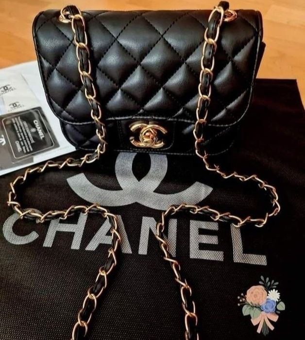 Geanta mini 22/17cm,accesorii metalice aurii, saculet inclus