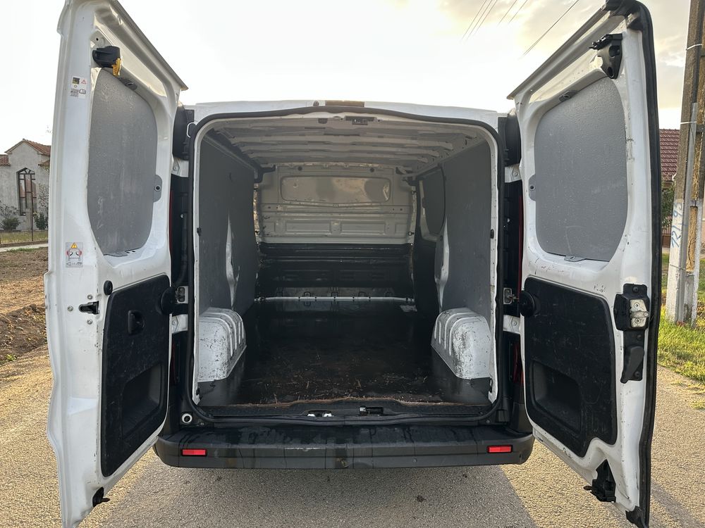 Opel Vivaro - 1.6 CDTI BiTurbo, An 2017, 3 locuri, 250.000km, Clima