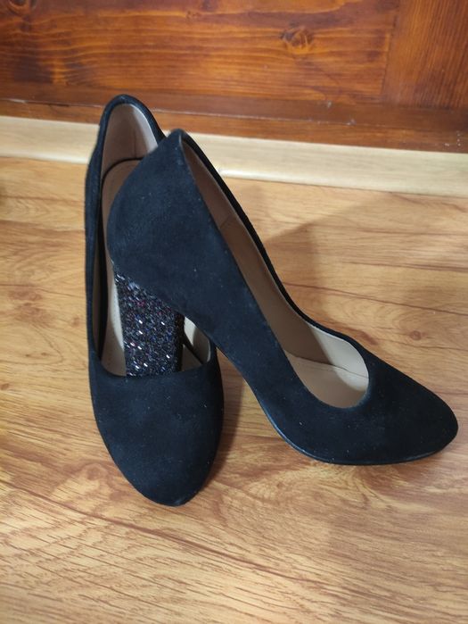 Vând pantofi eleganți de damă