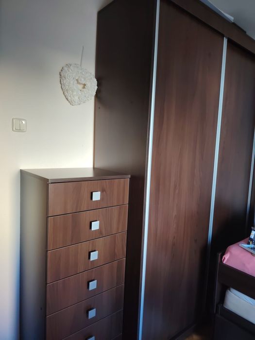 Set dormitor: pat dublu extensibil, dulap, comoda