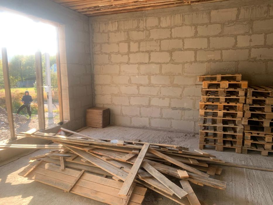 Продам дом  недостроенный