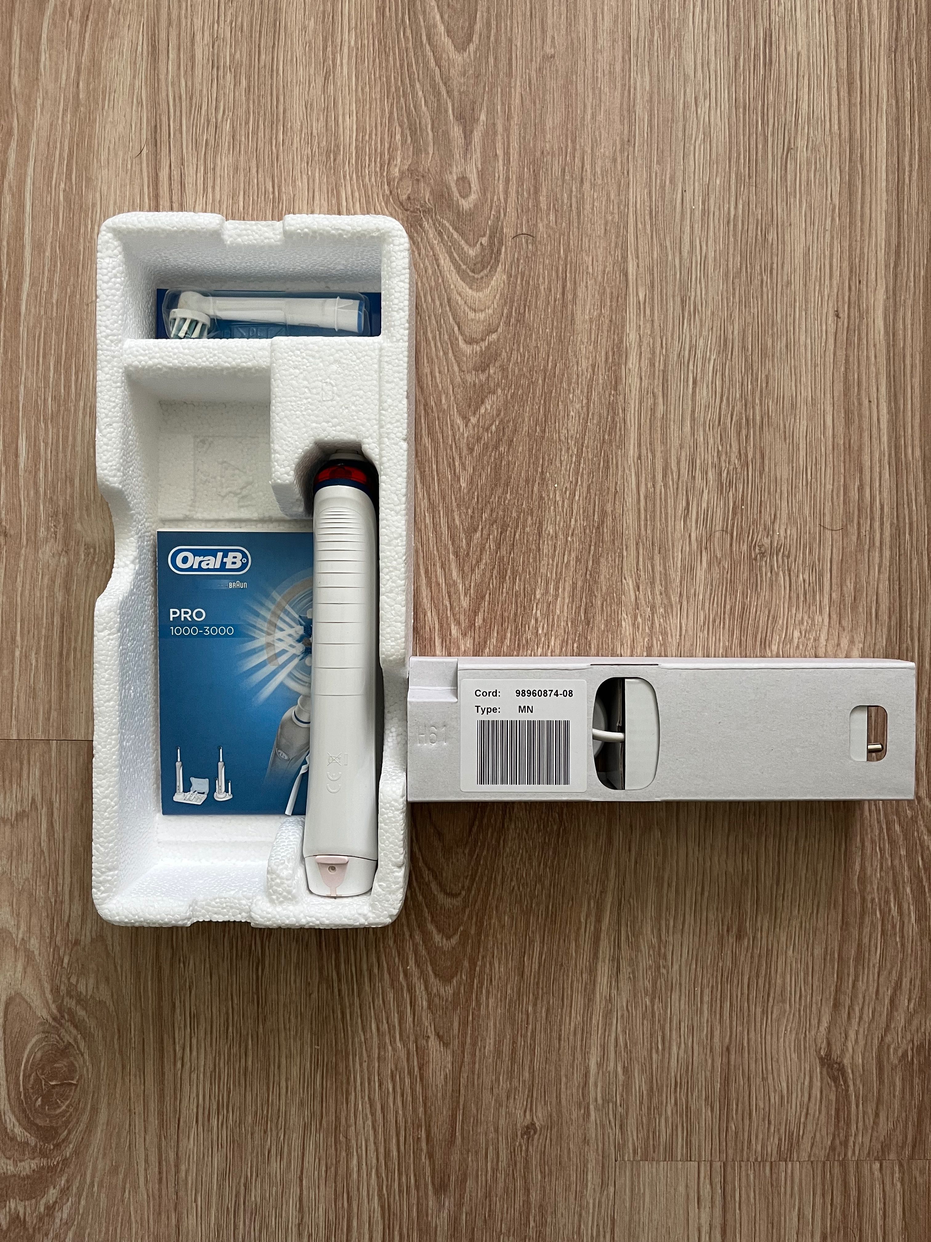 Oral-B PRO 2 2000 Електрическа четка за зъби