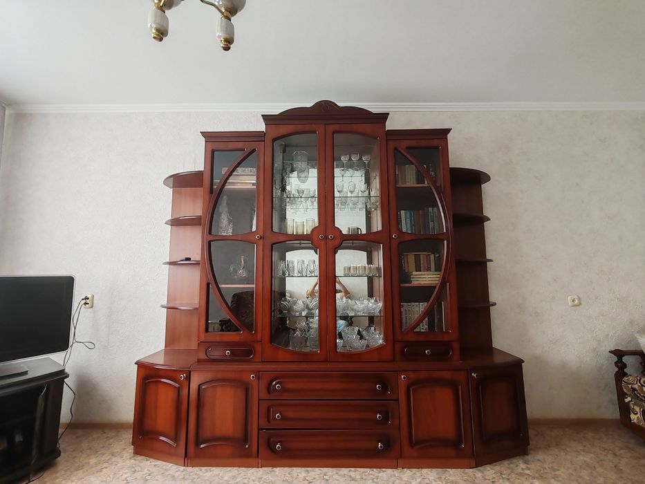 Продам сервант цена договорная