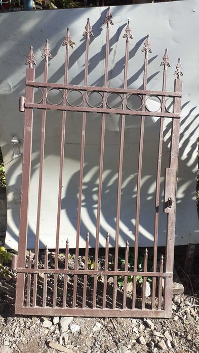 Porti si gard din fier vopsit
