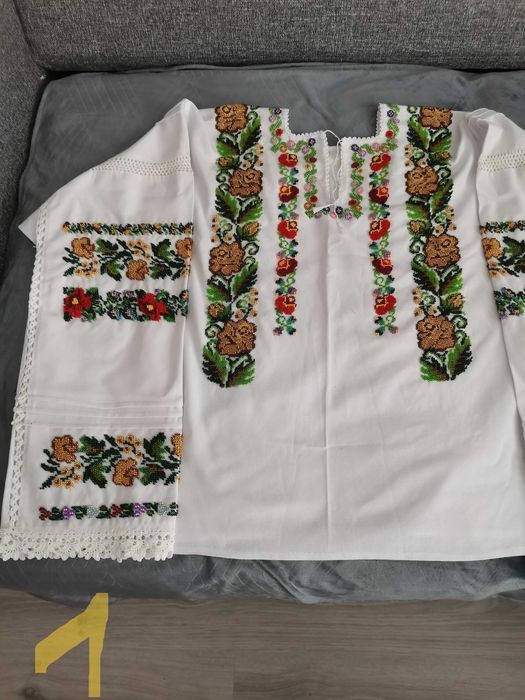 Camasi traditionale cu margele