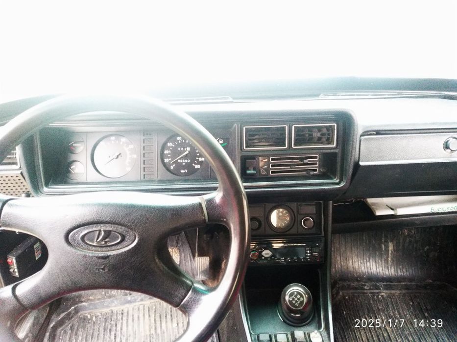 Lada 2107 sotiladi